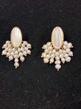 VINTAGE- 14K Gold Pearl Earrings Donna Chambers Designer Mop Stud Drop Earrings
